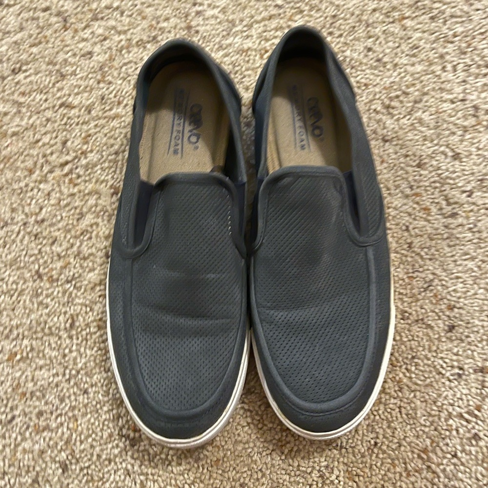 Mens Crevo memory foam shoes in size 13